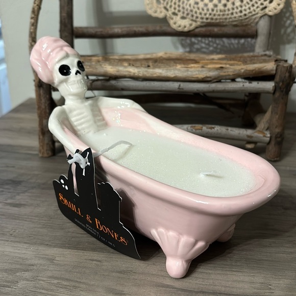 NEW Skull & Bones Skeleton in a Pink Bathtub Summerween Halloween Candle - Picture 1 of 13